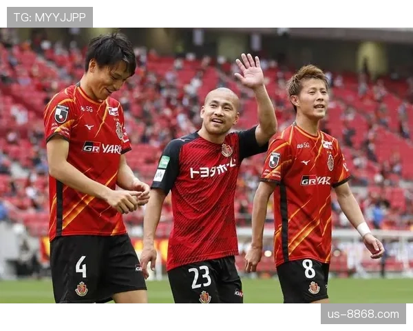 浦和红钻结束本轮联赛客场比赛,前锋阵容调整效果有限,客场进球乏力。 浦和红钻结束本轮联赛客场比赛,前锋阵容调整效果有限,客场进球乏力。